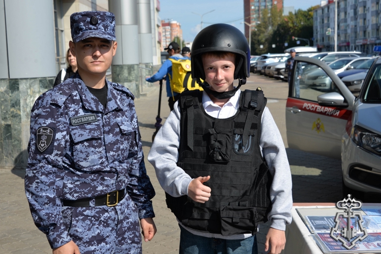 В Уфе продолжает работу мобильный агитационный пункт Росгвардии