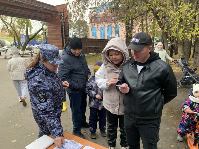 Мобильный агитационный пункт Вневедомственной охраны Росгвардии по Республике Башкортостан активно продолжает свою работу