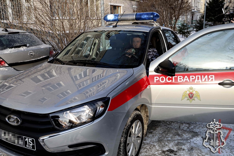 В Стерлитамаке сотрудники Росгвардии спасли двухлетнего ребенка, гулявшего у проезжей части
