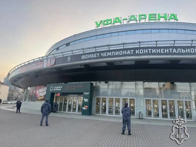В Уфе сотрудники Росгвардии обеспечили безопасность хоккейного матча «Салават Юлаев» — «Локомотив»