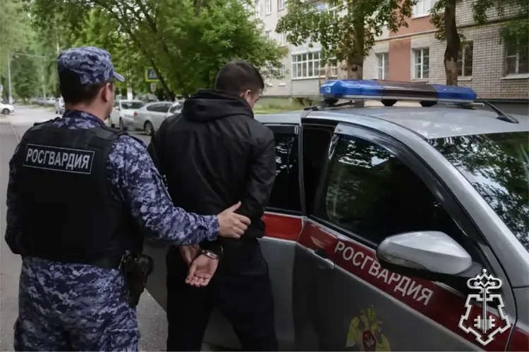 В городе Уфе сотрудники вневедомственной охраны задержали гражданина, подозреваемого в совершении кражи