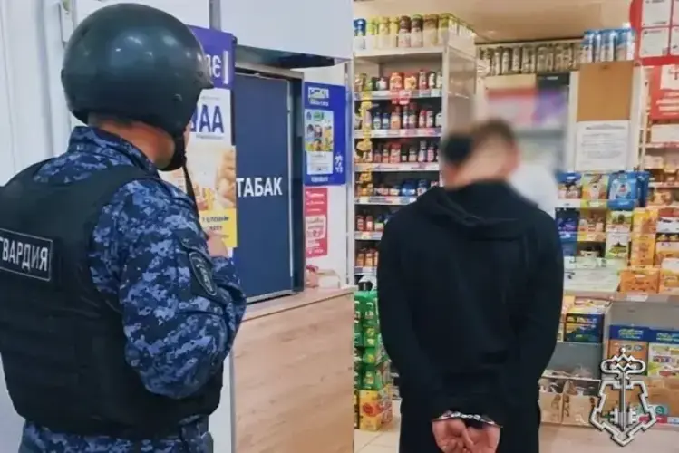 В городе Уфе сотрудники вневедомственной охраны Росгвардии задержали подозреваемого в краже из магазина