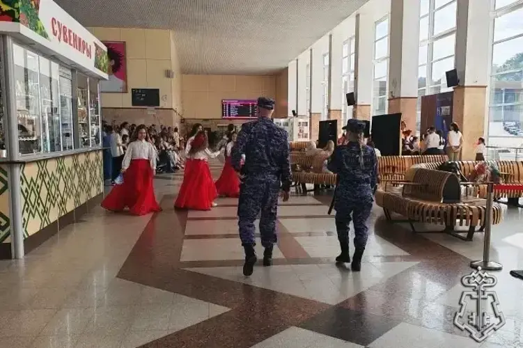 Сотрудники вневедомственной охраны Росгвардии обеспечили правопорядок во время прибытия «Театрального поезда» в столицу Башкортостана
