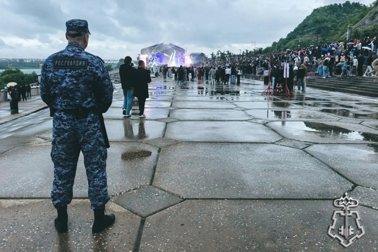 В столице республики Росгвардейцы обеспечили общественный порядок в День молодежи