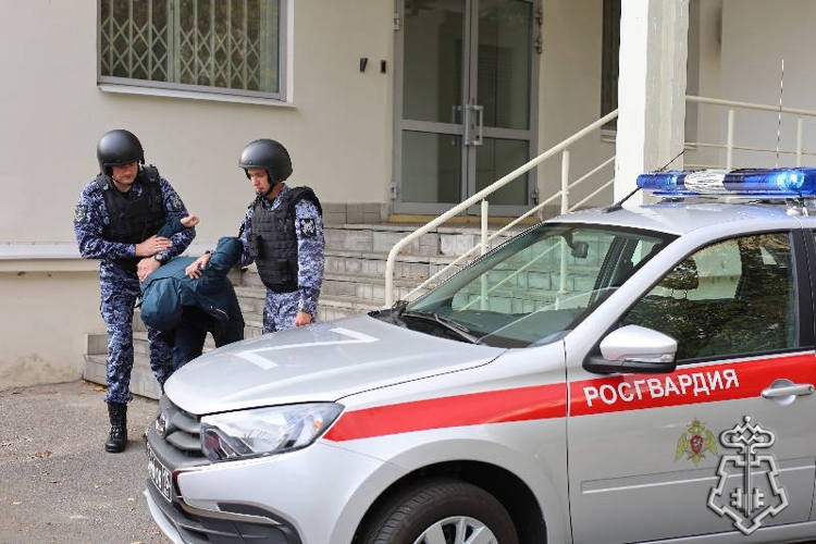 В Уфе росгвардейцы задержали мужчину после сообщения о стрельбе