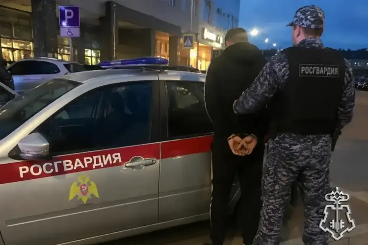 В городе Уфе сотрудники Росгвардии задержали мужчину по подозрению в краже из гипермаркета