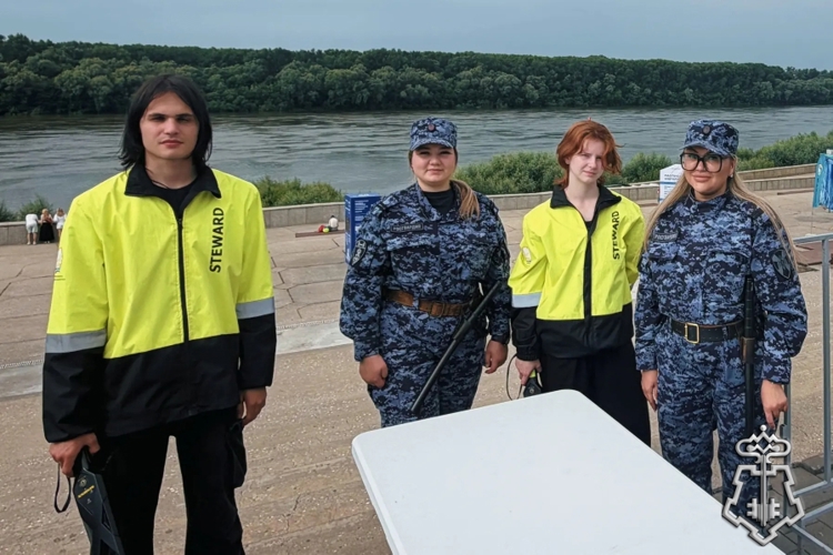 Росгвардейцы обеспечили безопасность участников и гостей фестиваля X-WATERS в Уфе