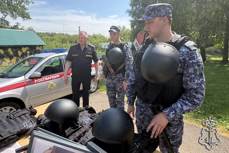 В Башкортостане в рамках акции "Каникулы с Росгвардией" для детей провели праздник безопасности