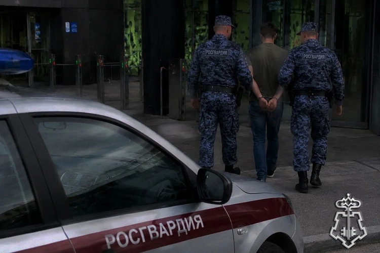 В Уфе сотрудники Росгвардии задержали мужчину, незаконно проникшего на территорию высшего учебного заведения