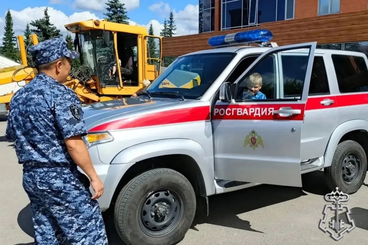 В Белорецке Республики Башкортостан сотрудники вневедомственной охраны Росгвардии развернули уникальную выставку техники