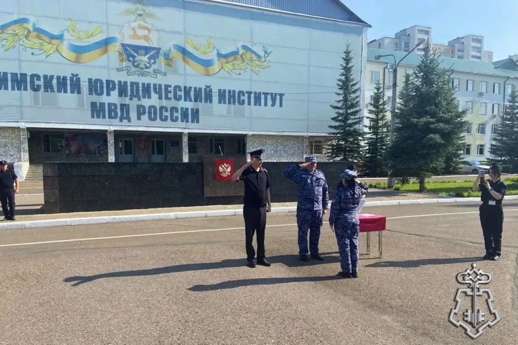 На факультете профессиональной подготовки состоялся выпуск сотрудников вневедомственной охраны