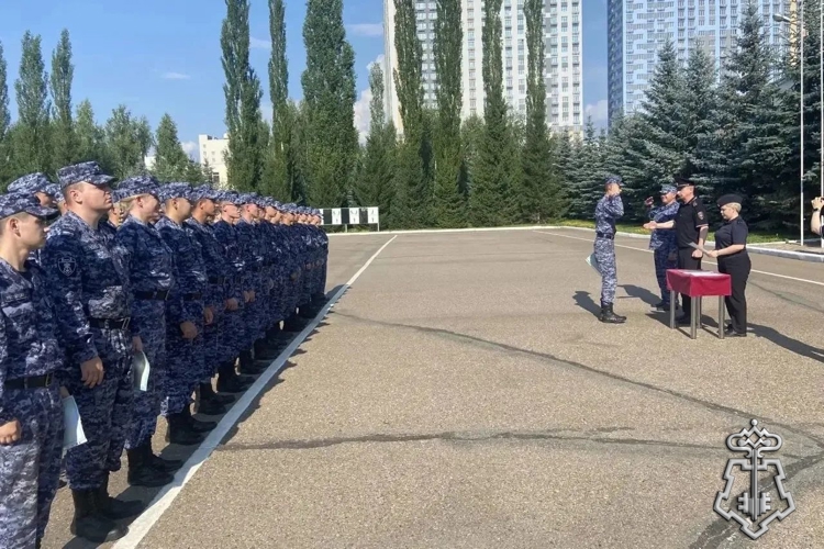 На факультете профессиональной подготовки состоялся выпуск сотрудников вневедомственной охраны