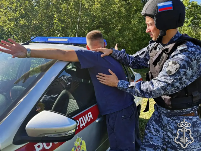 В Уфе сотрудники Росгвардии задержали двух подозреваемых в кражах из магазинов