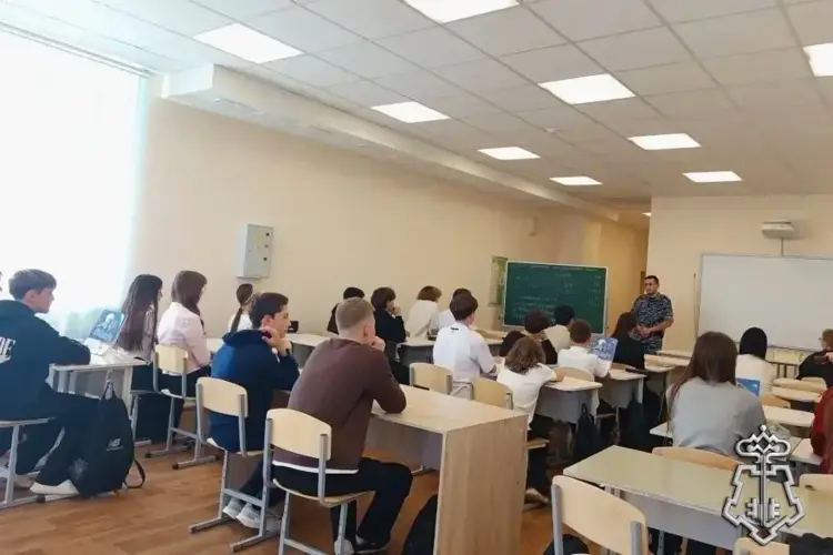 Уроки правовой грамотности: офицер вневедомственной охраны встретился с учащимися центра образования «Знание»