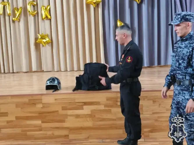 День солидарности в борьбе с терроризмом: в школе №5 города Благовещенска сотрудники Росгвардии провели урок мужества