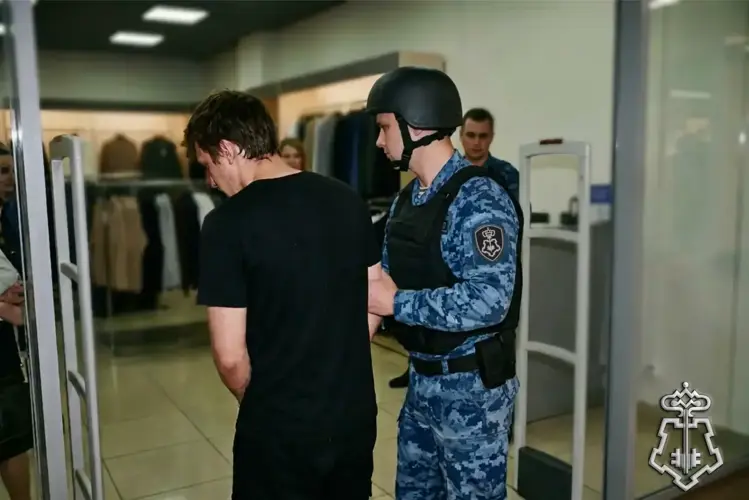 В Уфе сотрудники вневедомственной охраны задержали подозреваемого в краже из торгового центра