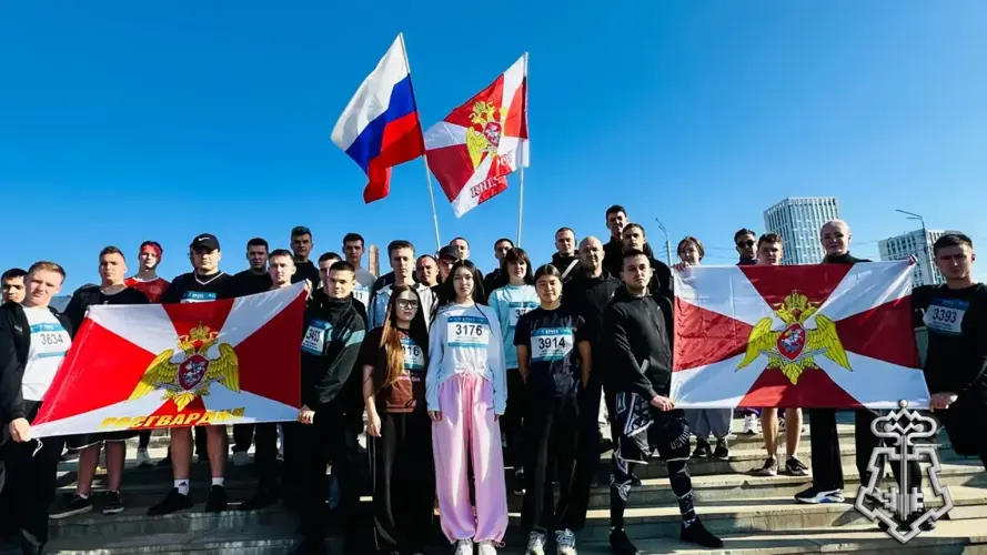 Вместе на старт: сотрудники вневедомственной охраны Росгвардии поддержали «Кросс нации» в Уфе