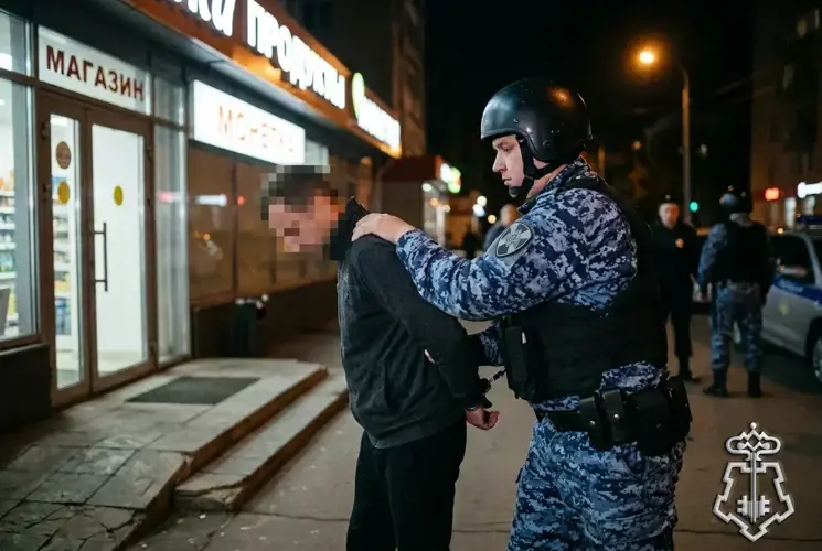 В Благовещенске сотрудники вневедомственной охраны задержали подозреваемого в краже из магазина