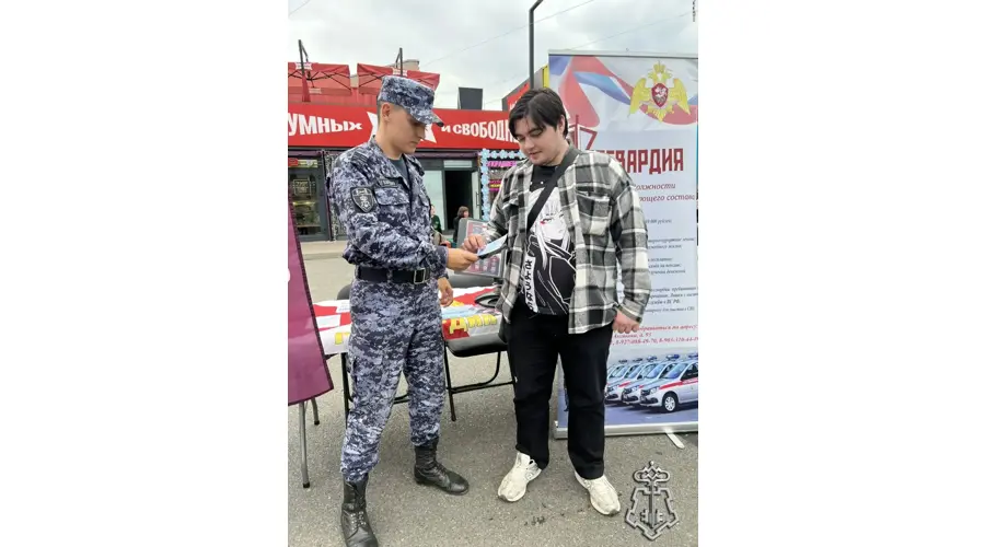 Сотрудники вневедомственной охраны Росгвардии представили службу на ярмарке вакансий «ТрудФЕСТ» в Уфе