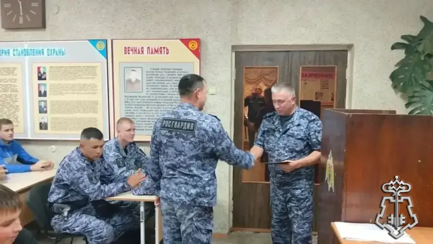 В МОВО по Мелеузовскому району ветерану боевых действий вручили удостоверение и заслушали рассказ о командировке в зону СВО