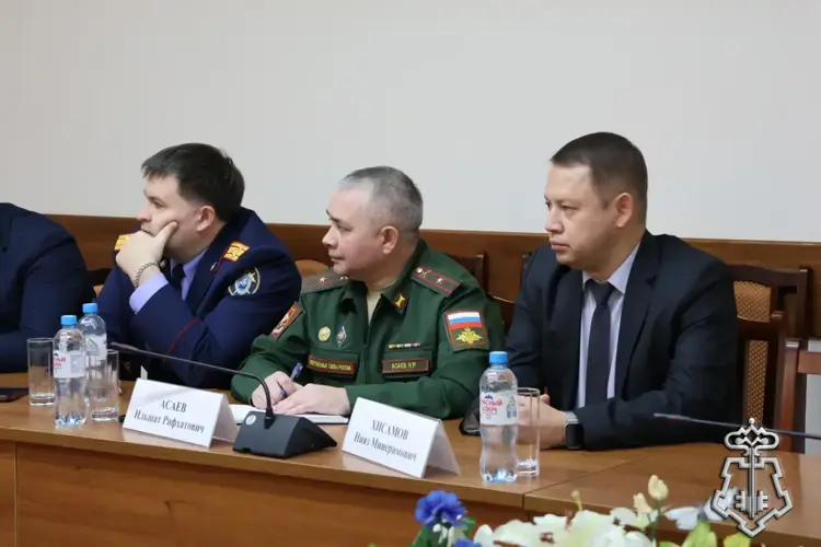 В городе Октябрьском представили нового начальника отдела вневедомственной охраны