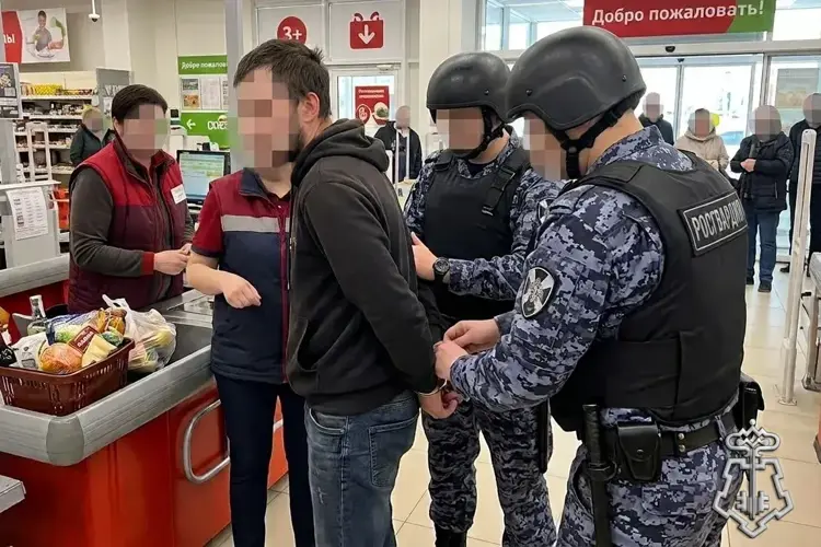 «Бесплатные» покупки не удались: в Уфе росгвардейцы пресекли кражу в магазине на улице Мира