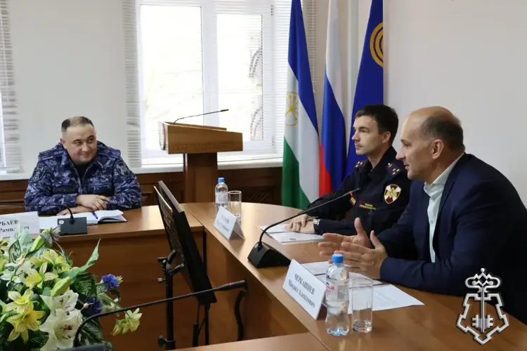 В городе Октябрьском представили нового начальника отдела вневедомственной охраны