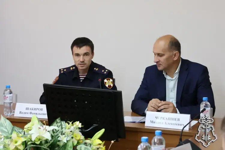 В городе Октябрьском представили нового начальника отдела вневедомственной охраны