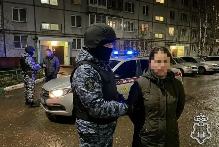 Незваная гостья: в Уфе сотрудники вневедомственной охраны задержали подозреваемую в незаконном проникновении в квартиру 