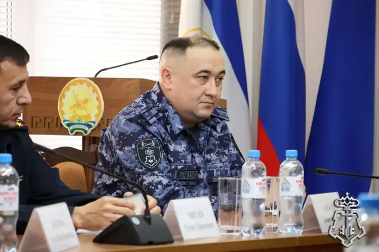 В городе Октябрьском представили нового начальника отдела вневедомственной охраны